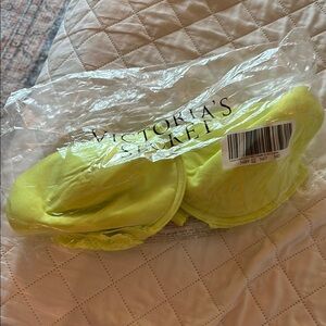 Victoria's Secret Neon Yellow Underwire Racer back Bra with lace Size 38D NWT